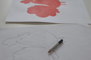 Mebelki ręcznie malowane przez różowe słonie